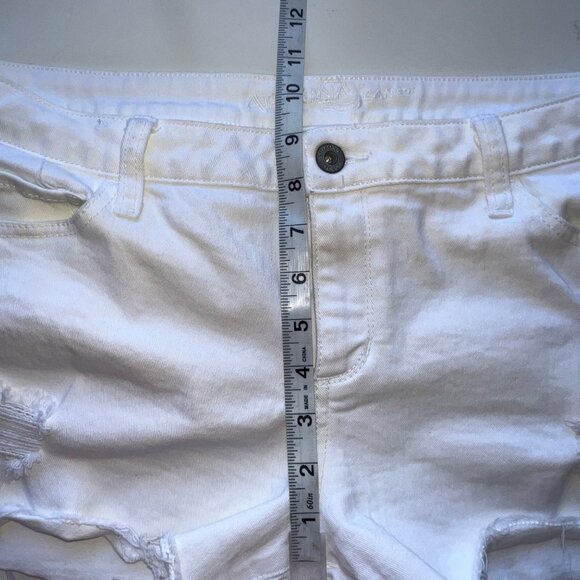 Arizona White Distressed Denim Frayed Hem Shorts Womens Size 15 - Picture 4 of 6